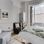 Large City Centre Apartment - Georgian Townhouse- Rodney St